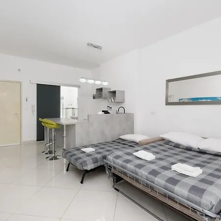 Comodo A 5 Minuti Dal Mare Con Possibilità Di Posto Auto * Diano Marina